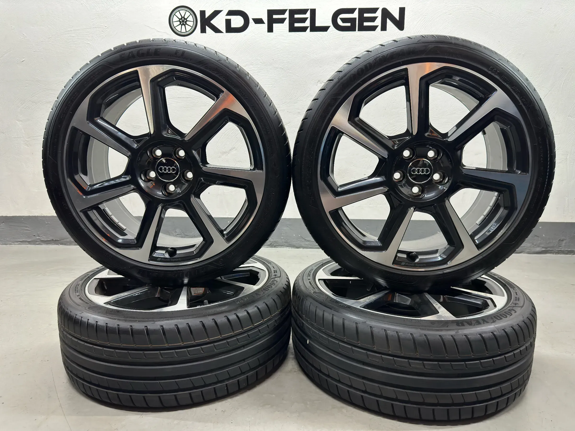 Original Audi A1 S1 GBA 18 Zoll Sommerräder S Line 82A601025AF Alufelgen - Bild 1