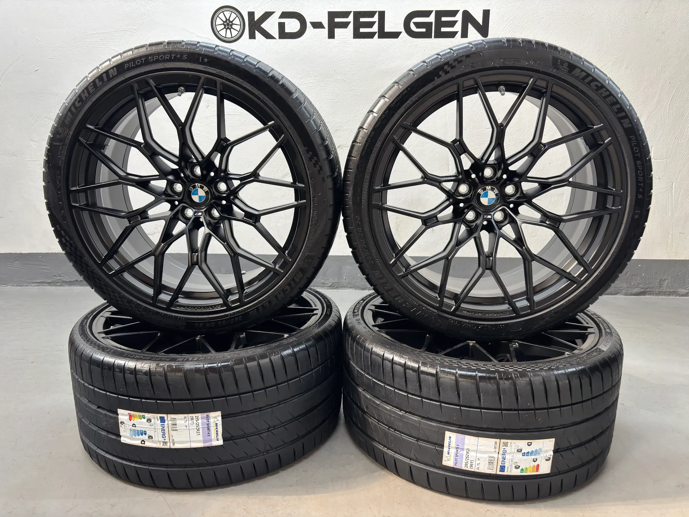 Original BMW 1000M 20/21 Zoll Sommerräder M2 G87 M3 G80 G81 M4 G82 M Performance Kreuzspeiche M 1000 Alufelgen - Bild 1