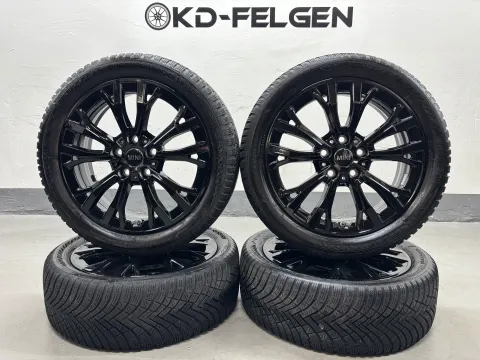 Background image for Original Mini F65 F66 F67 17 Zoll Winterräder JCW Star Spoke 962 Winterreifen