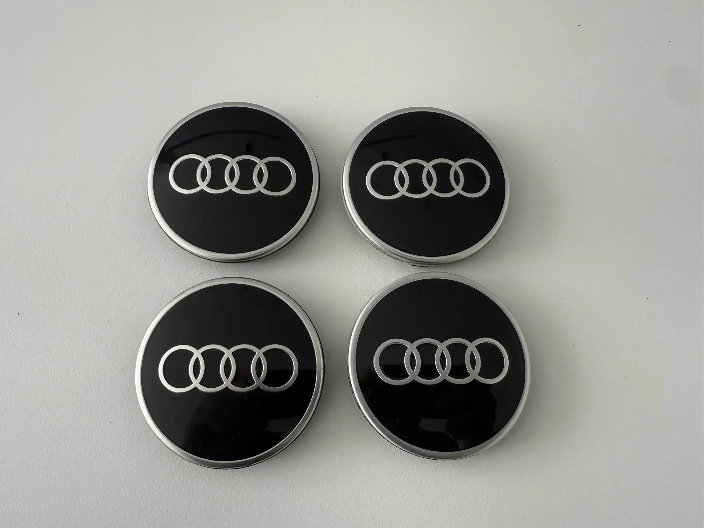 4x Original Audi Nabendeckel Felgendeckel 81A601170 60mm schwarz Nabenkappen - Bild 1