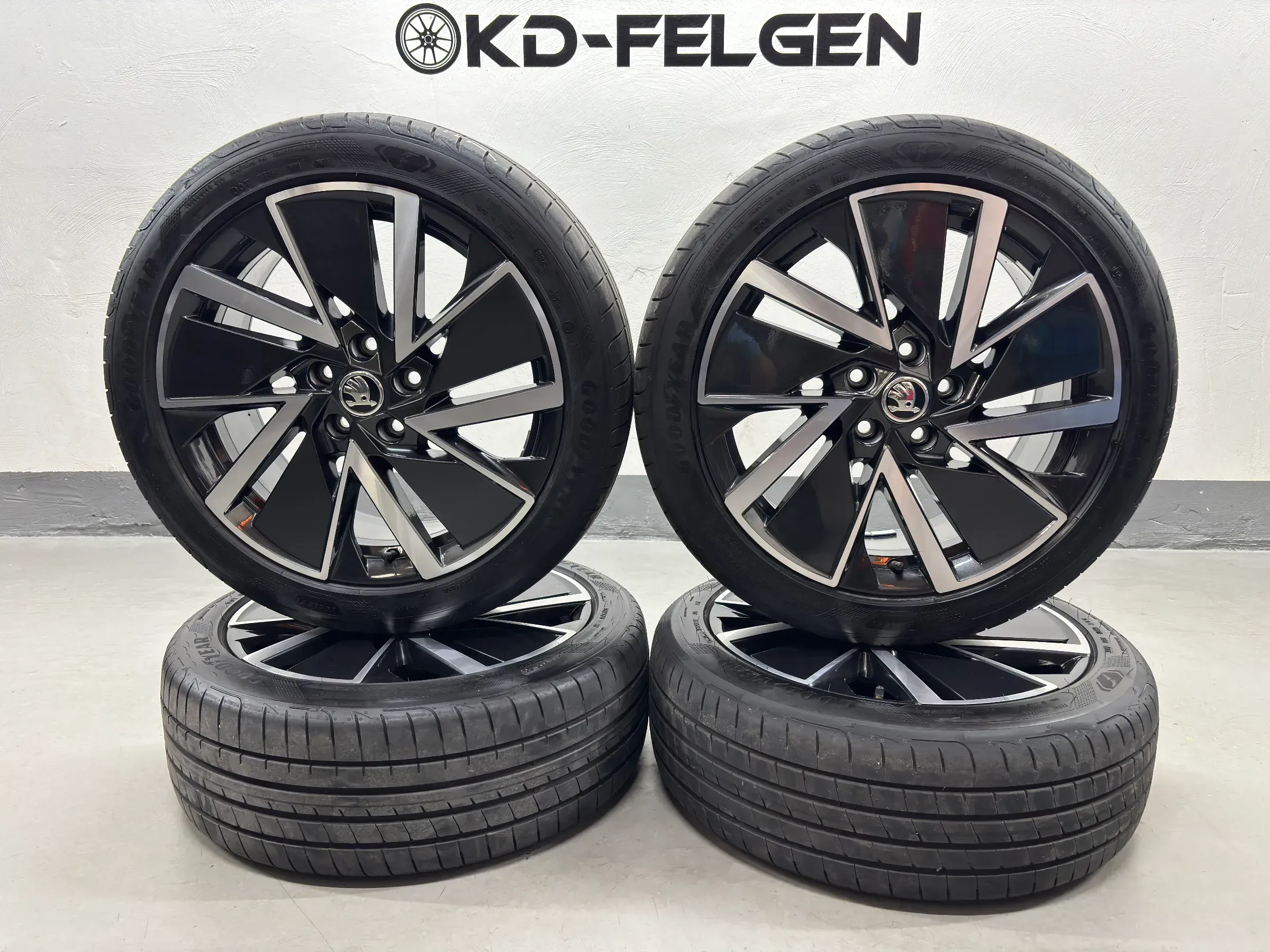Original Skoda Octavia IV NX 18 Zoll Sommerräder Sommerreifen Vega Aero Felgen - Bild 1