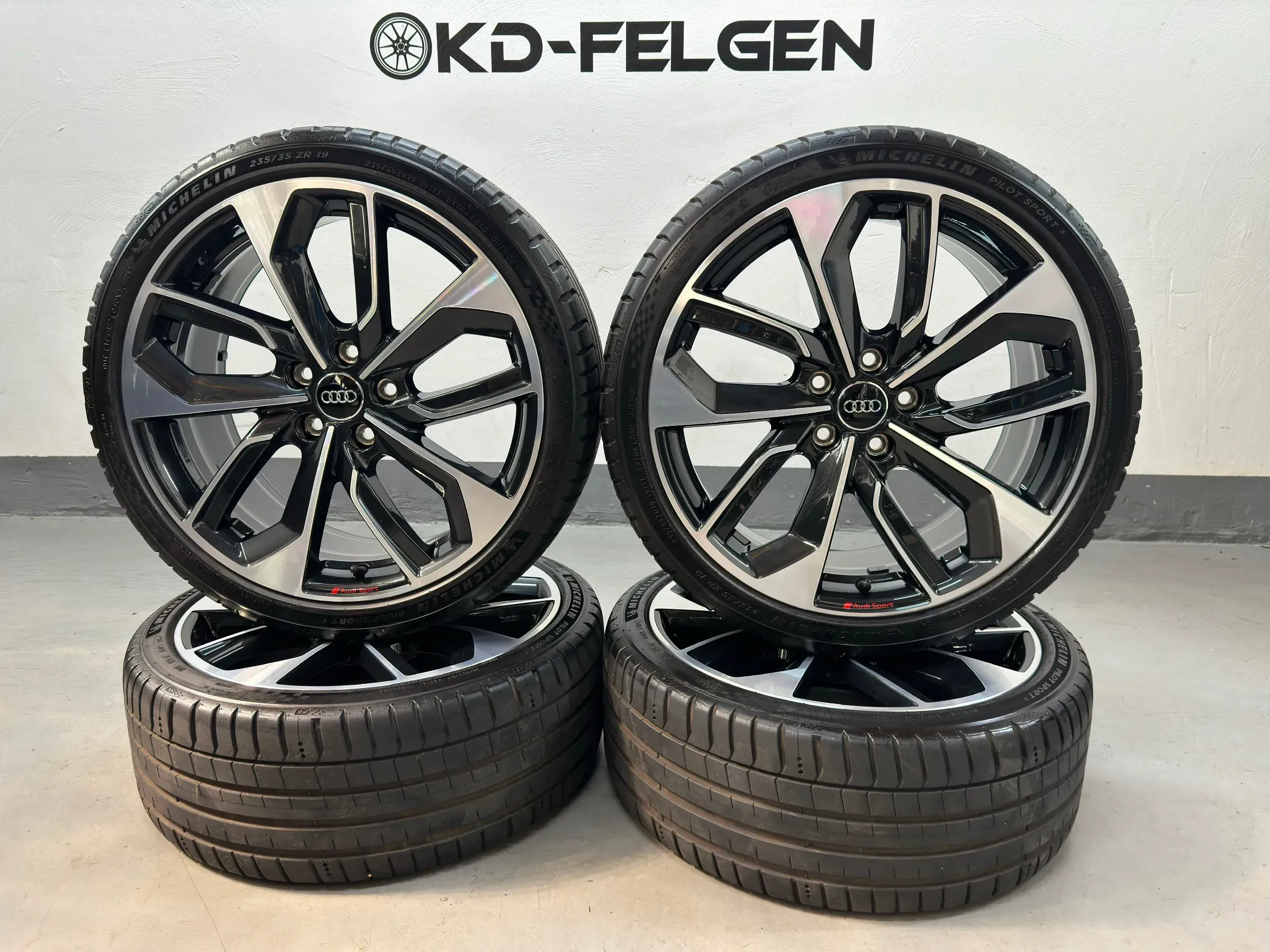 Original Audi A3 S3 8Y S Line 19 Zoll Sommerräder Alufelgen Sport 8Y0601025S - Bild 1