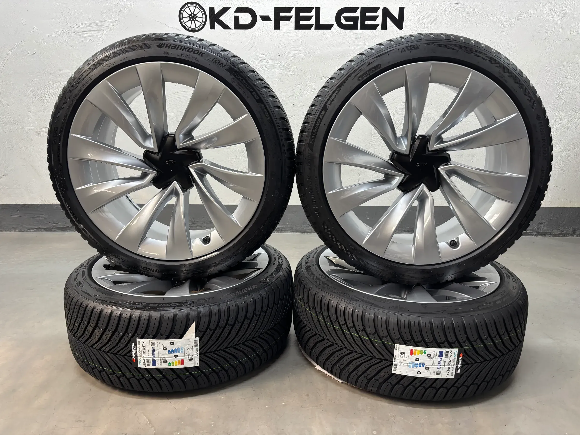 Original Tesla Model Y 20 Zoll Ganzjahresreifen Allwetter Helix 2188222-00-A Juniper - Bild 1