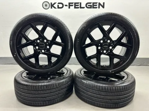 Background image for Original Mini F65 F66 F67 17 Zoll Sommerräder Sprint Spoke 957 5A3E638 Alufelgen