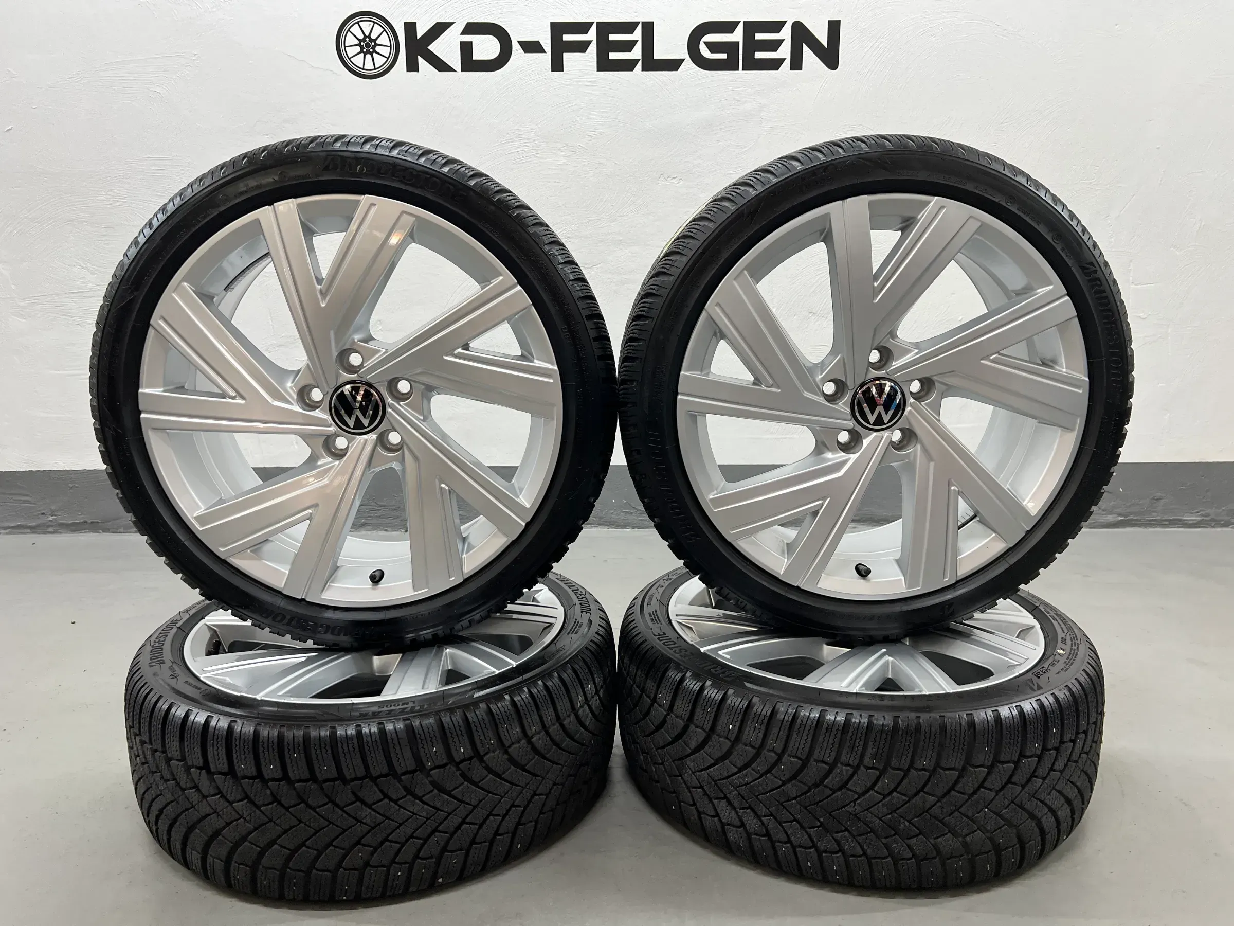 Original VW Golf 8 18 Zoll Bergamo Winterräder GTI GTD GTE VIII 5H0601025AE Felgen - Bild 1