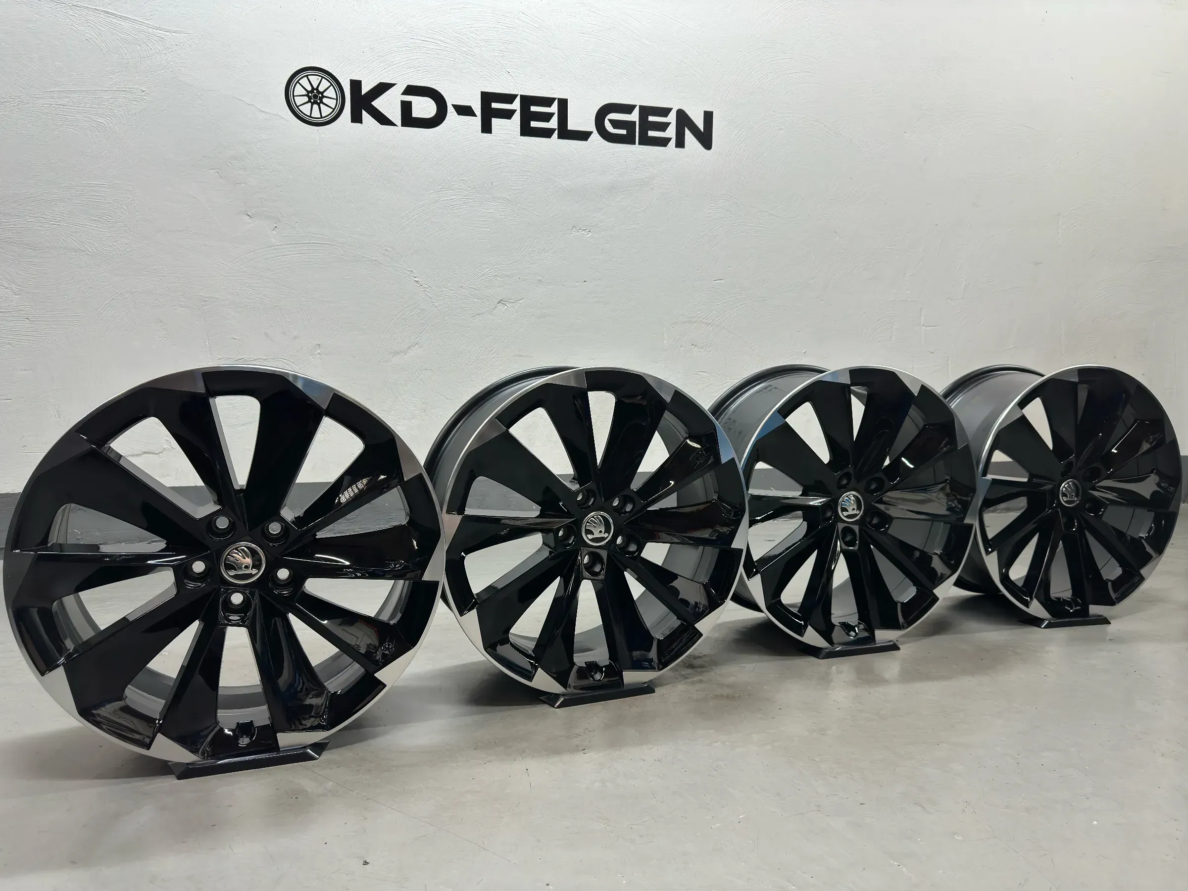 Original Skoda Superb 19 Zoll Supernova Alufelgen 3V0601025S Felgen 8Jx19 ET44 - Bild 1