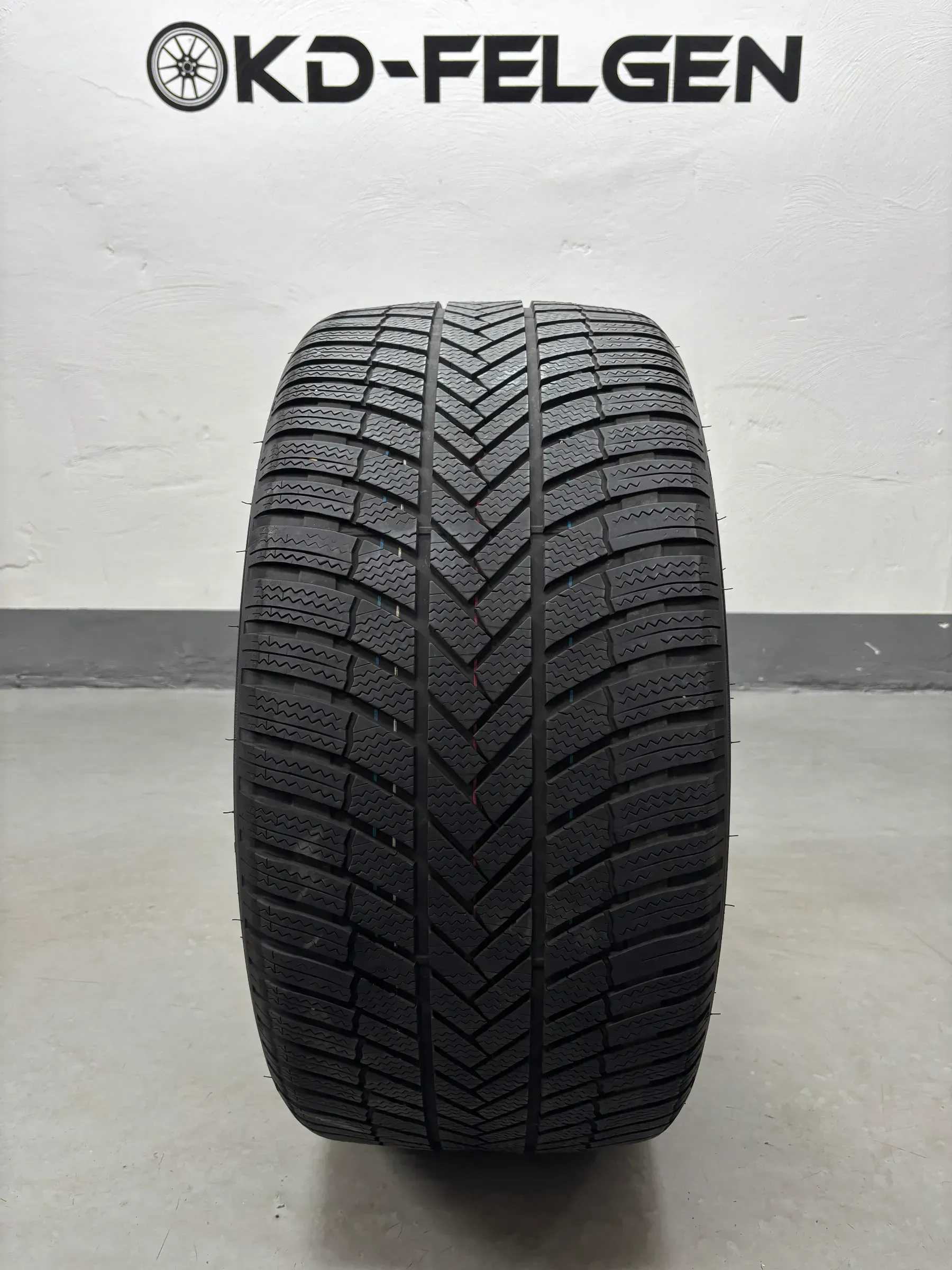 1x Bridgestone Blizzak LM005 * 285/40 R20 108V Winterreifen - Bild 1